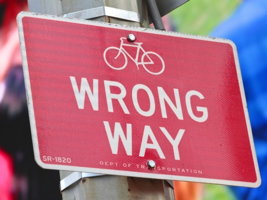 wrong way cartello rosso