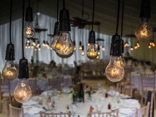 immagine evento banchetto ristorante luci fiori addobbi